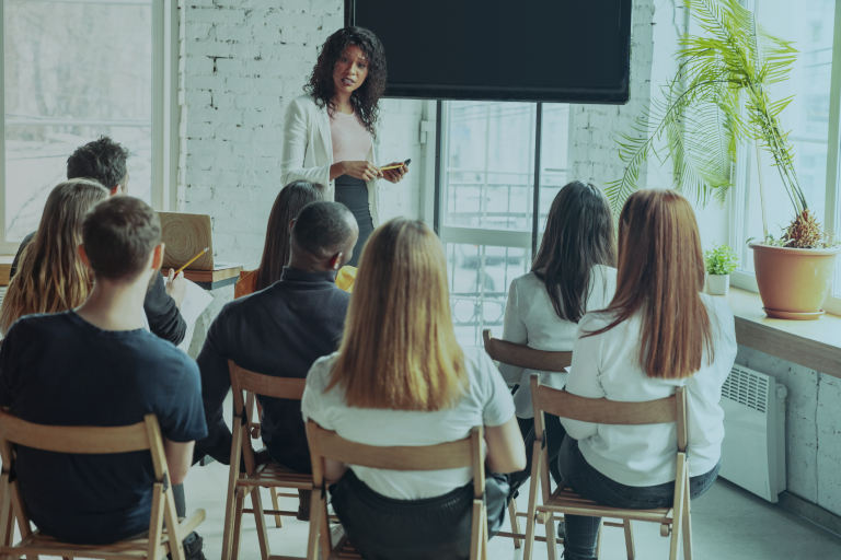 Capacitar a los empleados - Global Human Group